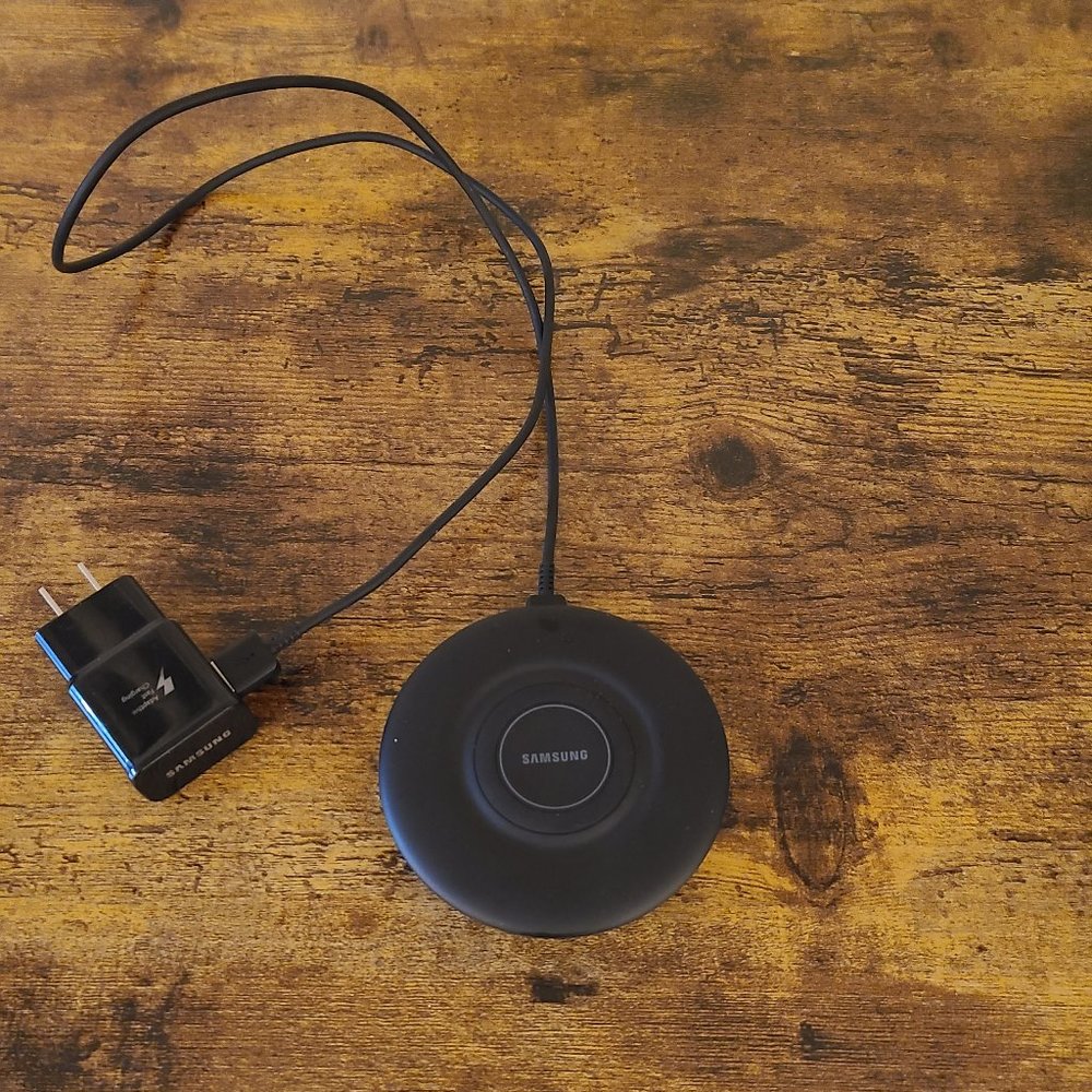 Samsung || Wireless Fast Charging Pad